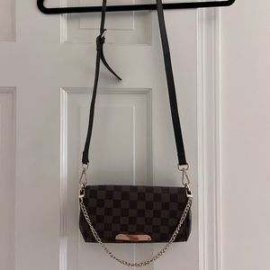 Cross body purse. Never used